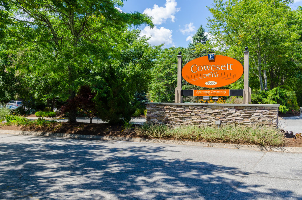 Entry_Sign_1 Cowesett Luxury Apartment Homes
